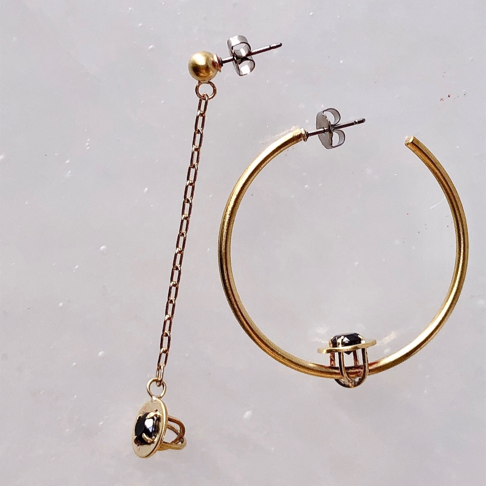 washer asymmetryピアス/ブラックスピネル