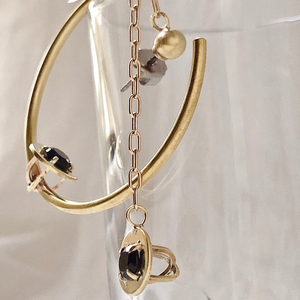 washer asymmetryピアス/ブラックスピネル