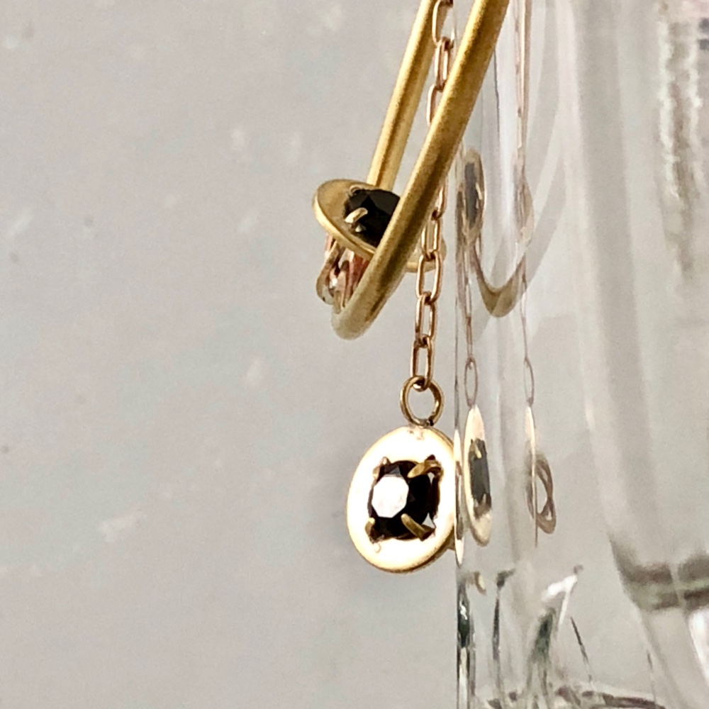 washer asymmetryピアス/ブラックスピネル