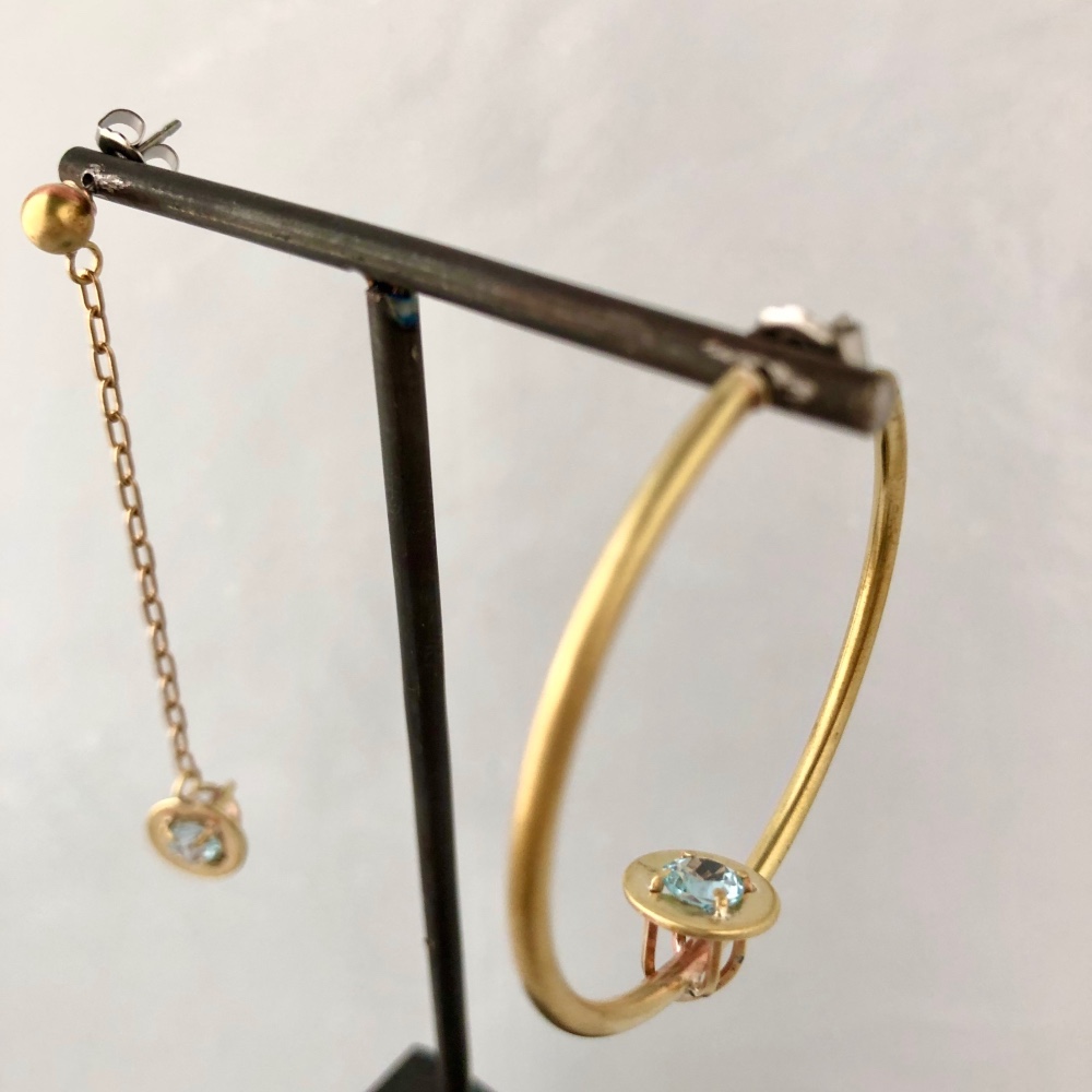 washer asymmetryピアス/スカイブルートパーズ