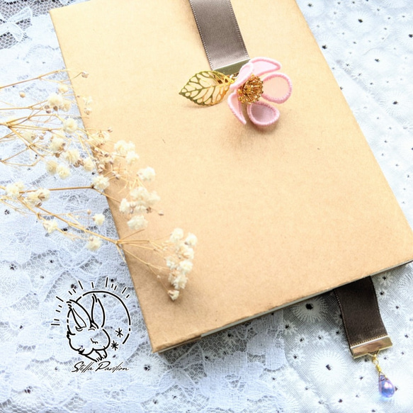 ハンドメイド　ブックマーカー　栞　«No.81»　いちご　リボン　ラインストーン ハンドメイド ブックマーカー 栞 «No.81» いちご リボン ライン