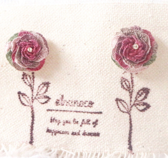刺繍 薔薇 ピアス 2枚目の画像