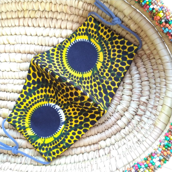 キテンゲ 布マスク⑭ アフリカ／タンザニアのテーラーさんの手作り 1枚目の画像