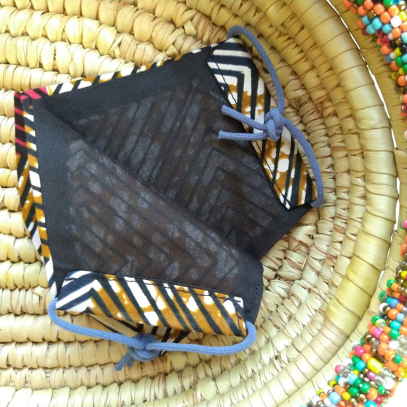 キテンゲ 布マスク⑮ アフリカ／タンザニアのテーラーさんの手作り 2枚目の画像