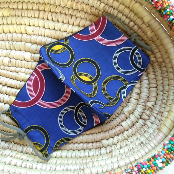 キテンゲ 布マスク㉕ アフリカ／タンザニアのテーラーさんの手作り 1枚目の画像