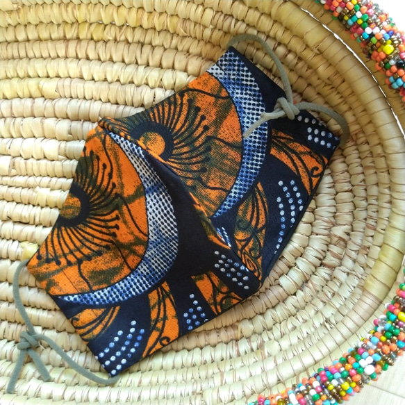 キテンゲ 布マスク㉖ アフリカ／タンザニアのテーラーさんの手作り 1枚目の画像