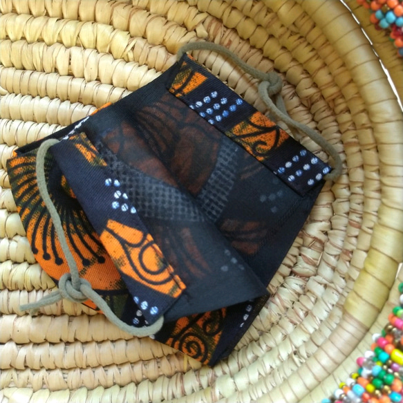 キテンゲ 布マスク㉖ アフリカ／タンザニアのテーラーさんの手作り 2枚目の画像