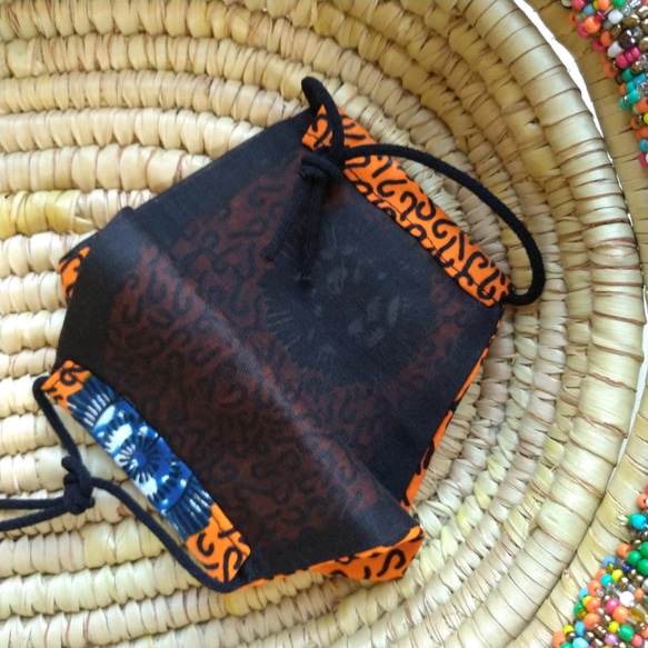 キテンゲ 布マスク㉙ アフリカ／タンザニアのテーラーさんの手作り 2枚目の画像