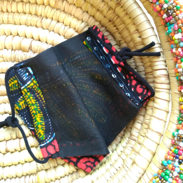 キテンゲ 布マスク㉞ アフリカ／タンザニアのテーラーさんの手作り 2枚目の画像