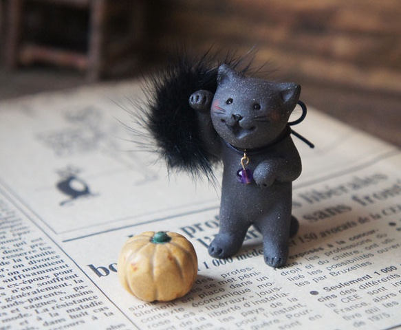 陶器【招き猫】ハロウィン・黒猫・右手上 1枚目の画像