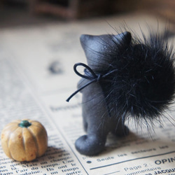 陶器【招き猫】ハロウィン・黒猫・右手上 3枚目の画像