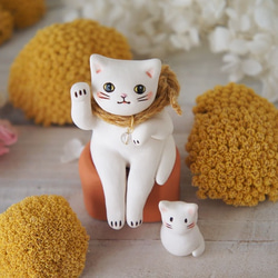 【陶器の招き猫】座る白猫d 3枚目の画像