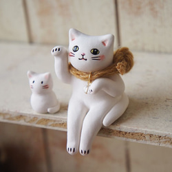 【陶器の招き猫】座る白猫d 4枚目の画像