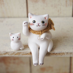 【陶器の招き猫】座る白猫d 5枚目の画像
