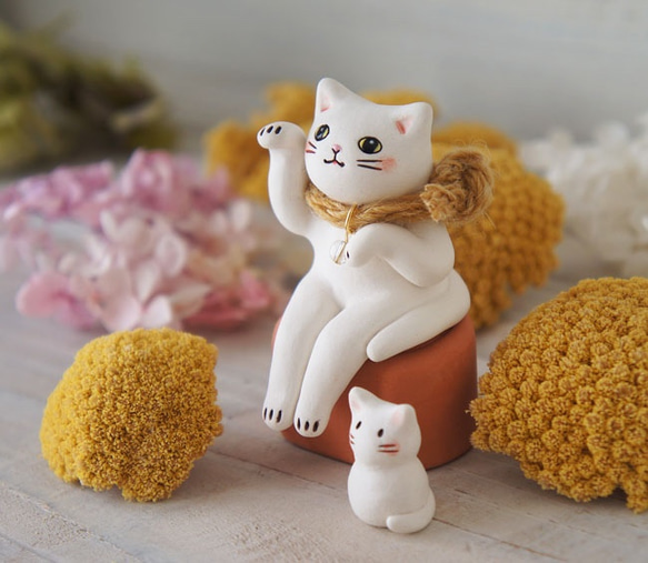 【陶器の招き猫】座る白猫d 6枚目の画像