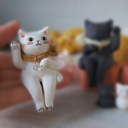 【陶器の招き猫】座る白猫d 8枚目の画像