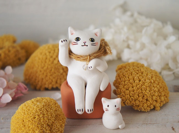 【陶器の招き猫】座る白猫d 7枚目の画像