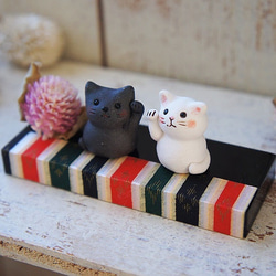 【陶器のちいさなちいさな招き猫】白黒対a 2枚目の画像
