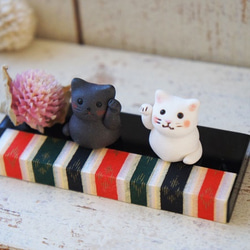 【陶器の小さな招き猫】白黒対e 2枚目の画像