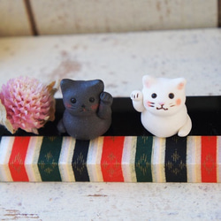 【陶器の小さな招き猫】白黒対e 3枚目の画像