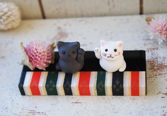 【陶器の小さな招き猫】白黒対e 3枚目の画像