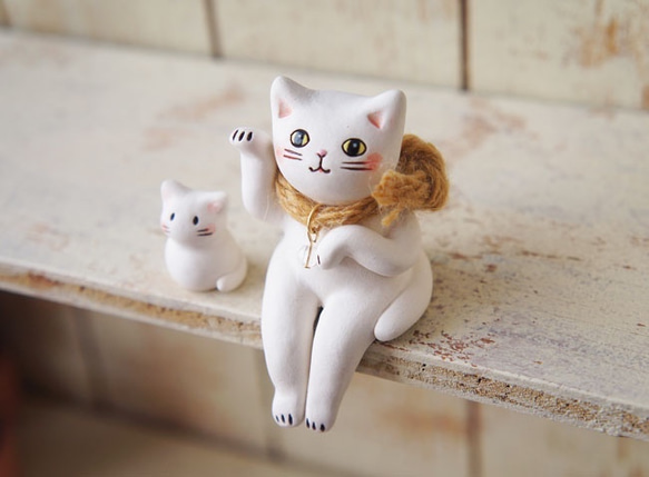 【陶器の招き猫】座る白猫a 5枚目の画像