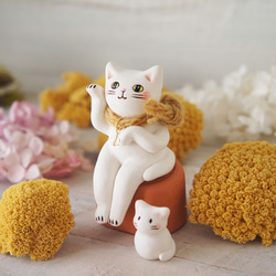 【陶器の招き猫】座る白猫a 6枚目の画像