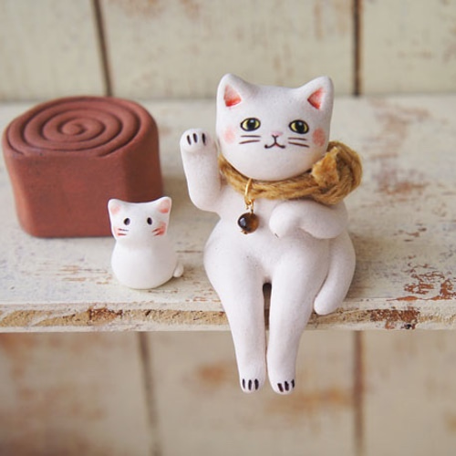 【美品】猫　白猫　招き猫　骨董　陶器　置物　インテリア　工芸品　美術品 骨董 アンティーク 工芸品 民芸 民藝 ねこ 猫 置物 古布 古裂