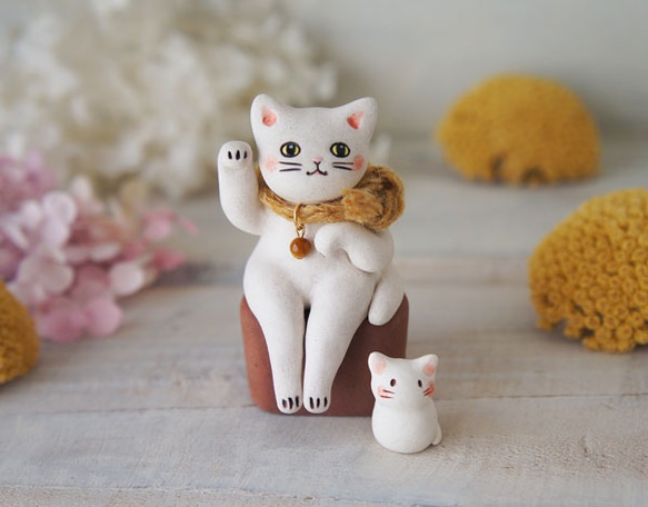 【陶器の招き猫】座る白猫cc 3枚目の画像
