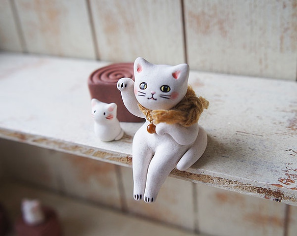 【陶器の招き猫】座る白猫cc 8枚目の画像