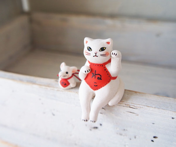 陶器の座る招き猫＋干支のねずみ】＊白猫腹掛c その他置物 陶waka 通販