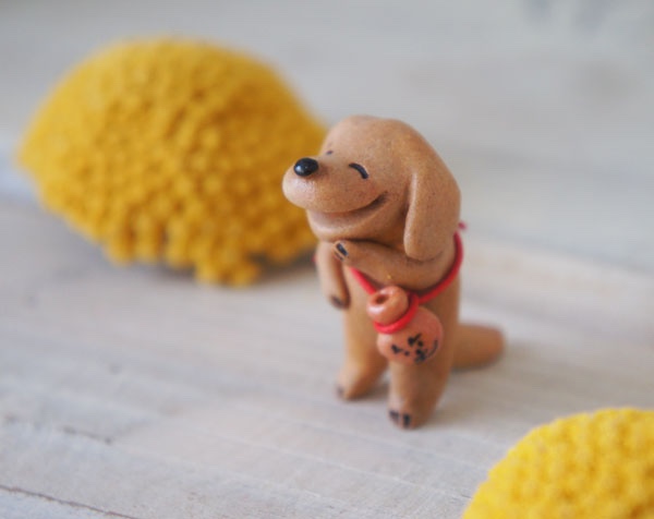 優しい表情で寝ている犬の香合　陶器製？　茶色　德？　徳？　干支香合　犬香合　レア 優しい表情で寝ている犬の香合 陶器製？ 茶色 德？ 徳？ 干支香合