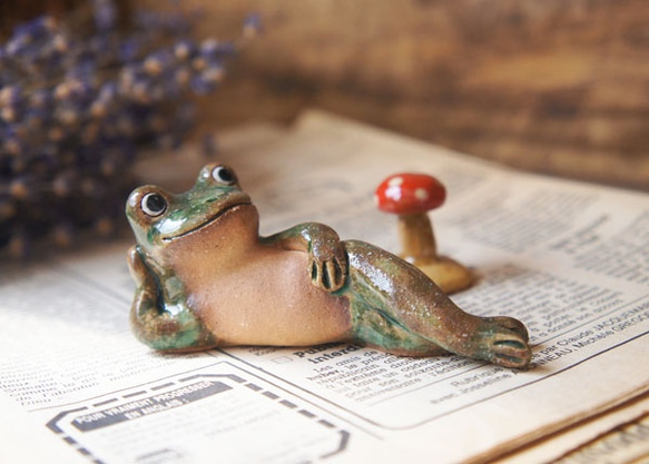 陶器【カエルとキノコ】a 立体・オブジェ 陶waka 通販 9574789｜Creema