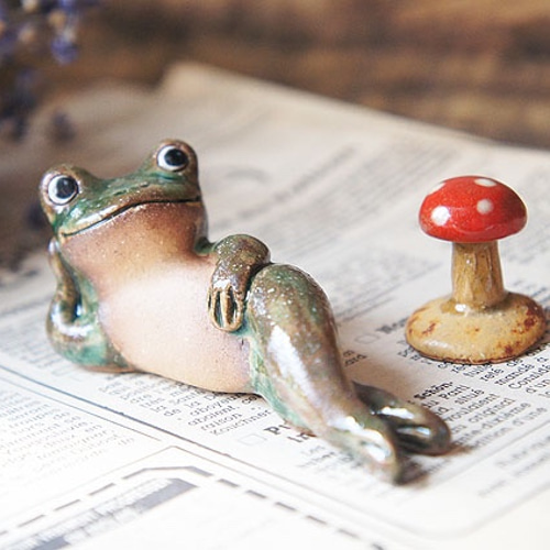 置物 ikko 陶器【カエルとキノコ】a 立体・オブジェ 陶waka 通販 9574789｜Creema