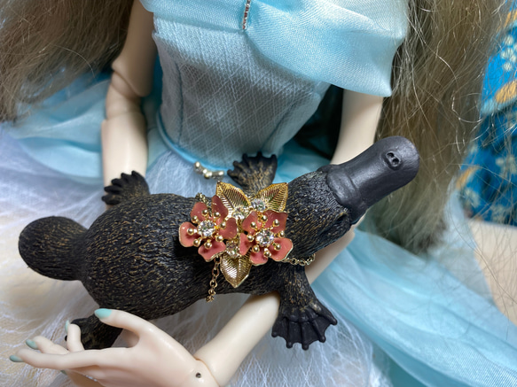 ❤︎ ピンクとゴールドのお花飾り ❤︎ 可愛いペットとお揃いジュエリー ❤︎ No.2 カモノハシ 2枚目の画像