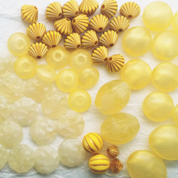 ビーズ ８種６０個 アクリル ミックス ライトイエロー ビーズ repose