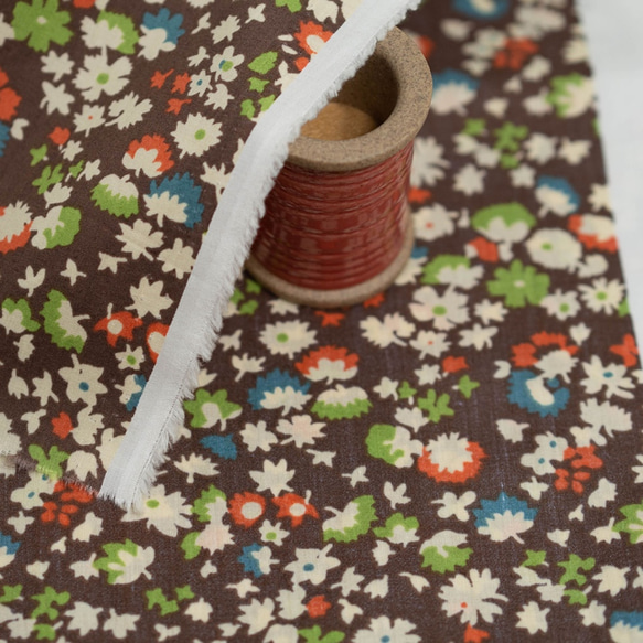 Libertyリバティタナローン 茶色の小花柄 50㎝カット 生地