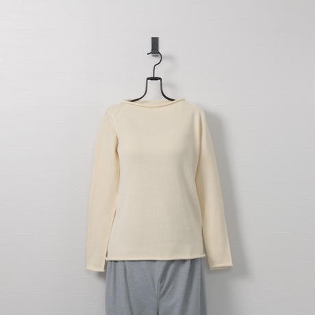 体へのフィット感が心地よいボートネックのニット　オーガニックコットン100％　縫い目のないニット【TC-16004】