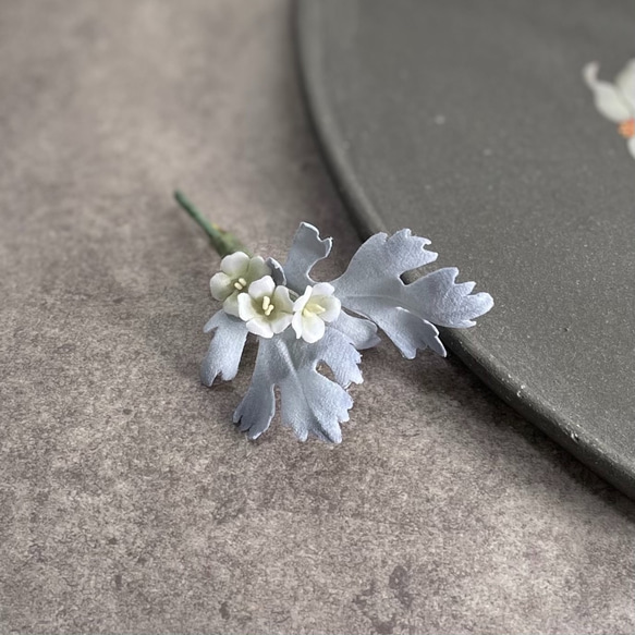 特集掲載】布花かすみ草とシルバーリーフのブローチ ブローチ 布花工房