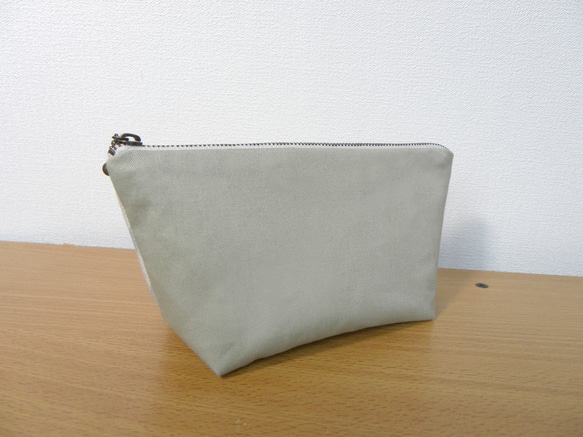 シルクスクリーン オリジナルデザイン　オリジナルテキスタイル　ボルドーブルー　蝶ネクタイ　フラットポーチ　柄物　柄もの 4枚目の画像