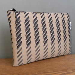 ナナメボウ　フラットポーチ　ベージュ　ブラック 柄物　柄もの　模様 4枚目の画像