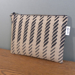 ナナメボウ　フラットポーチ　ベージュ　ブラック 柄物　柄もの　模様 5枚目の画像