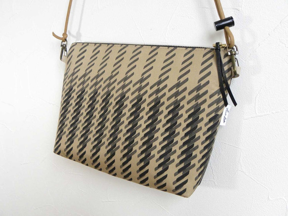 サコッシュ　シルクスクリーン　ナナメボウ 1枚目の画像