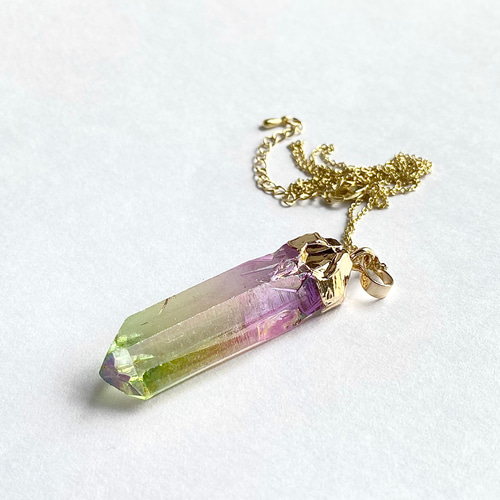 オーロラ水晶ネックレス【Palette】 ネックレス・ペンダント Une