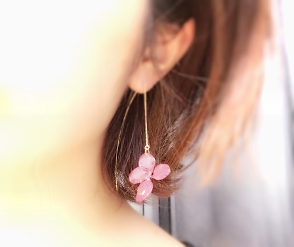 紫陽花ピアス♡レベッカ  あじさい 紫陽花 チェーンピアス 16kgf ワインレッド スタッズ アシンメトリー 5枚目の画像