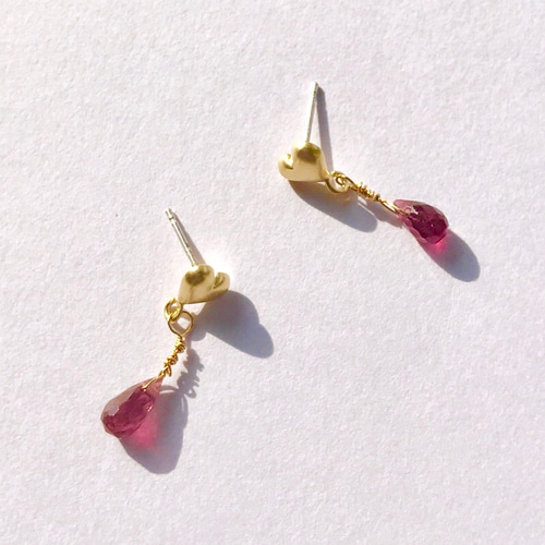 16kgp/ローゼライト(ガーネット)のハートピアス【志ｰkokorozashiｰ