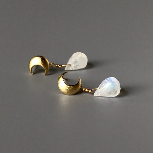 ムーンストーンの朧月ピアス【月光】宝石質AAA- ピアス
