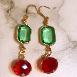 緑と赤ピアス　Green & Red makes me Blush クリスタルピアス 2枚目の画像