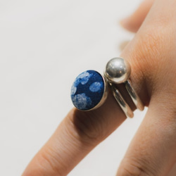 【染め】手作りの植物ブルー藍染めシルバーリング模造シルバー絞り染めエスニックスタイルレトロリング女性リング調節可能指輪 2枚目の画像