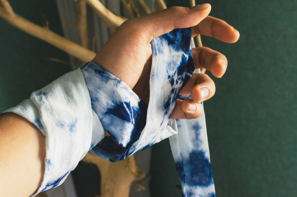 【染め】スカーフ純粋な手作りの植物ブルー染め本物のシルクスカーフダブルレイヤータイ染色ベルトヘアバンド女子ギフト小さな 3枚目の画像